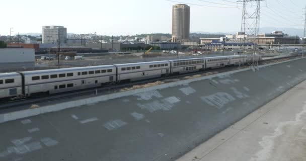 Los Ángeles Estados Unidos Agosto 2021 Amtrack Train Passing Railroad — Vídeos de Stock