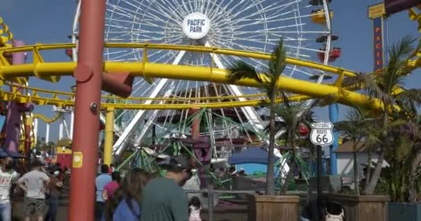 Santa Monica Verenigde Staten Augustus 2021 Rollercoaster Ferris Het Pretpark — Stockvideo