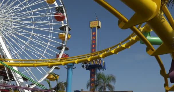 Santa Monica Verenigde Staten Augustus 2021 Amusement Park Rijdt Santa — Stockvideo