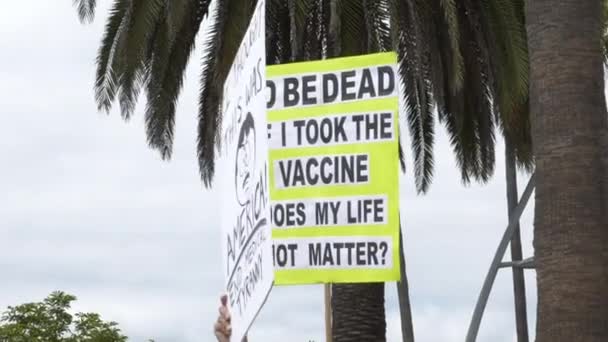 2021年8月29日 美国加利福尼亚州圣莫尼卡 反Vax标志抗议疫苗授权 — 图库视频影像