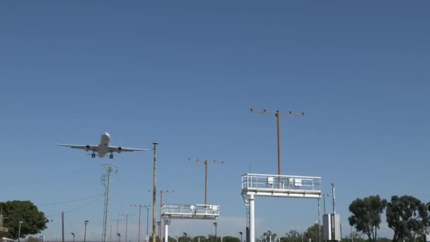 Реактивный Самолет Приближается Посадке — стоковое видео