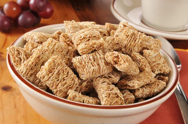 Shredded organic wheat cereal — Stock Photo, Image