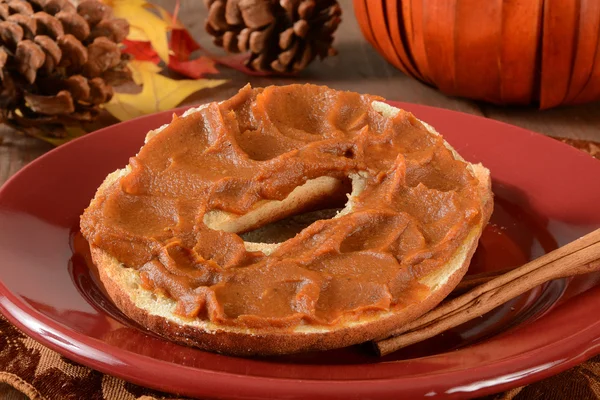 Pumpkin butter on a bagel — Stock Photo, Image