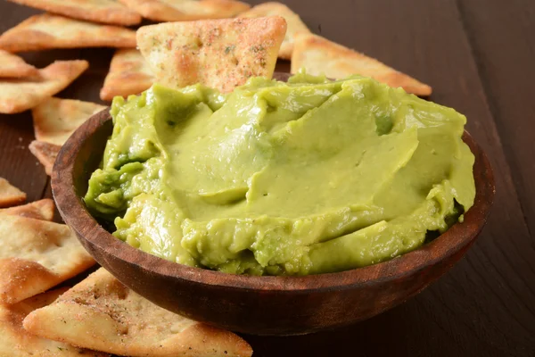 Guacamole y papas fritas — Foto de Stock