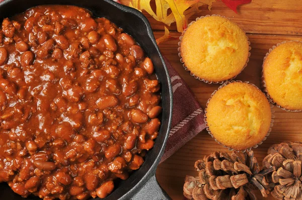 Chili and cornbread — Stock Photo, Image