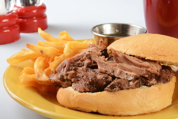 Roast beef au jus — Stock Photo, Image