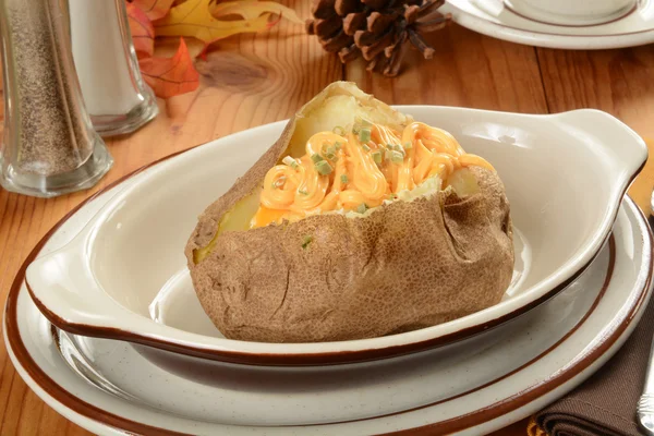 芝士烤的土豆 — 图库照片