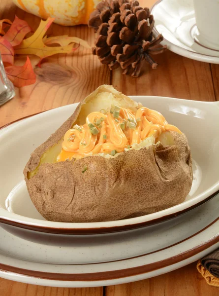 Baked potato with cheese — Stock Photo, Image