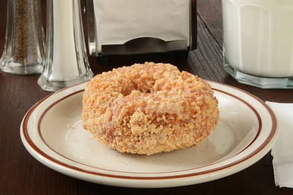 Nussbeschichteter Kuchen Donut — Stockfoto