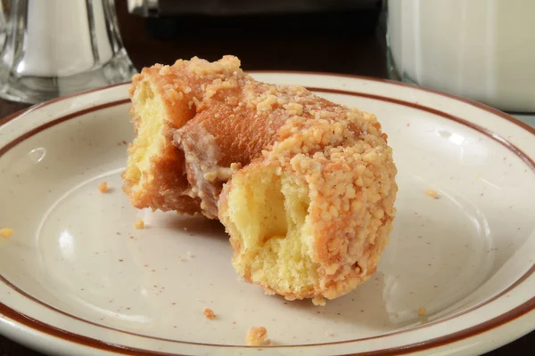 Cake Donut mit Nüssen — Stockfoto