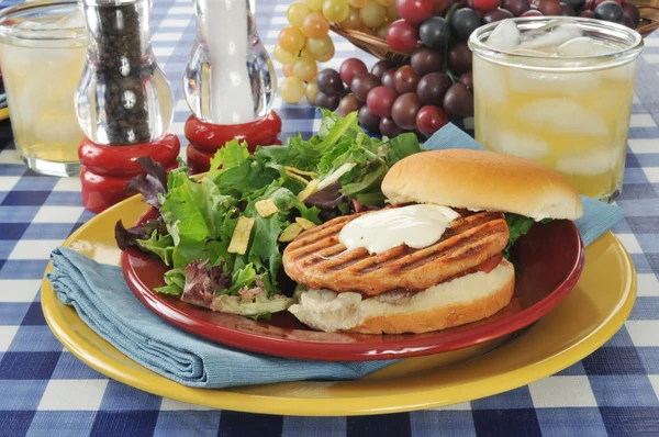 Grilled salmon burger — Stock Photo, Image