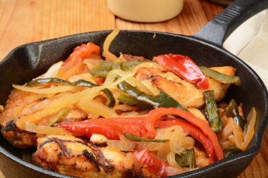 Tavuk asada yakın çekim