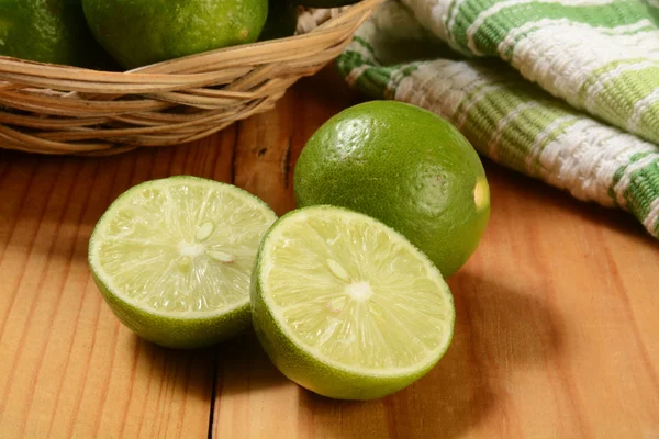 Organiczny kluczowe limes — Zdjęcie stockowe