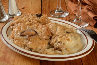 Mantarlı tavuk marsala