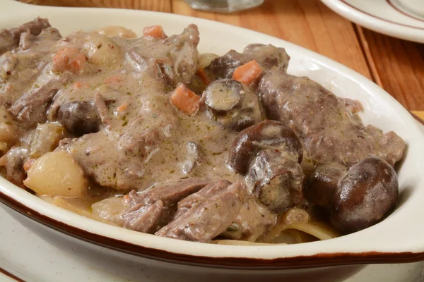 Skål med biff stroganoff — Stockfoto