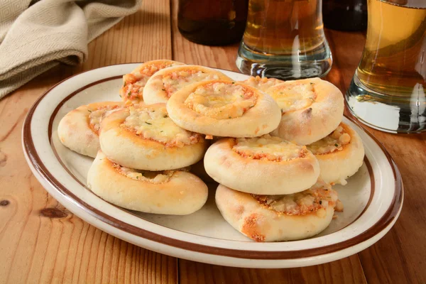 Mini pizzas and beer — Stock Photo, Image