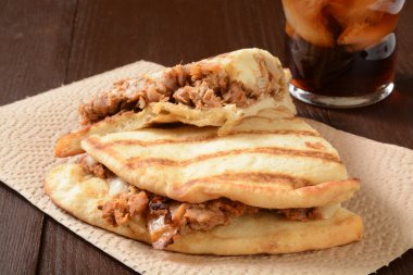 Tavuk naan sandviç