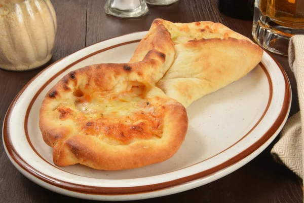 Folded pizza with beer — Stock Photo, Image