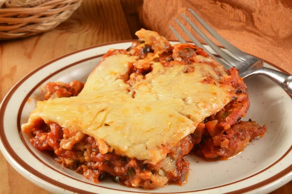 Teller mit Auberginen-Parmesan — Stockfoto