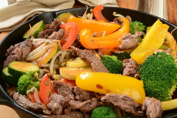 Beef stir fry — Stock Photo, Image