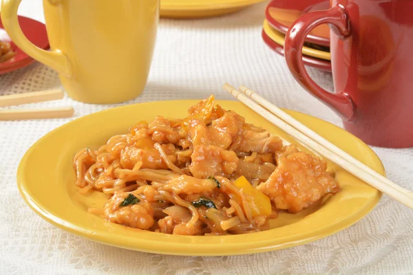 Pollo al ajo con fideos Dan Dan — Foto de Stock