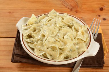 Pesto soslu Farfalle noodels