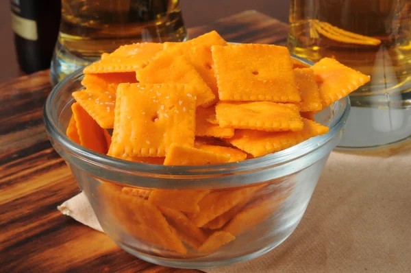 Galletas de aperitivo con sabor a queso — Foto de Stock