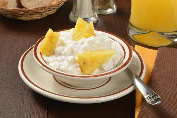 Cottage cheese with pineapple — Stock Photo, Image