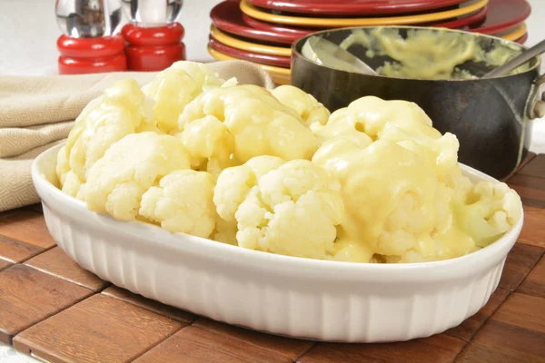 Steamed cauliflower and sauce — Stock Photo, Image