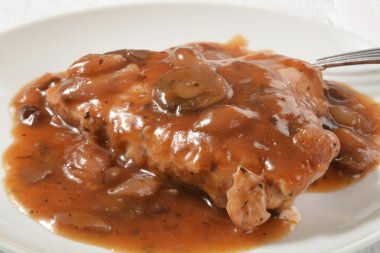 Şaraplı tavuk şarap sos