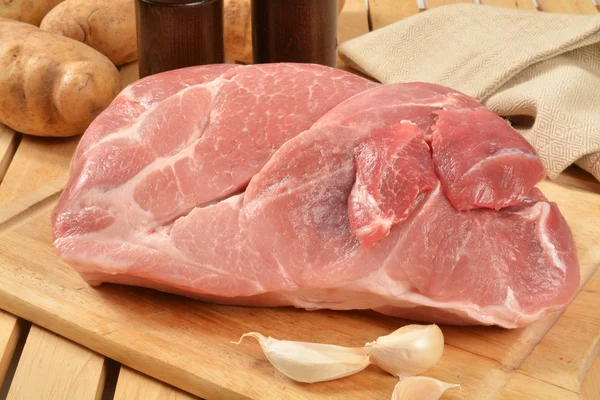 Pişmemiş domuz rostosu — Stok fotoğraf