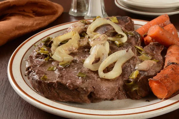 Pot roast carrots and onions — Stock Photo, Image