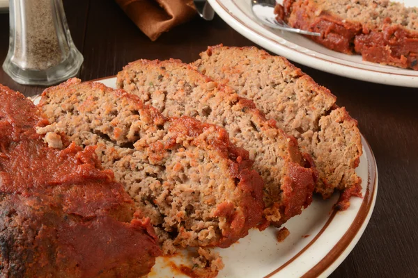 Plateau de service de pain de viande tranché — Photo