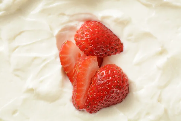 Strawberries and yogurt — Stock Photo, Image