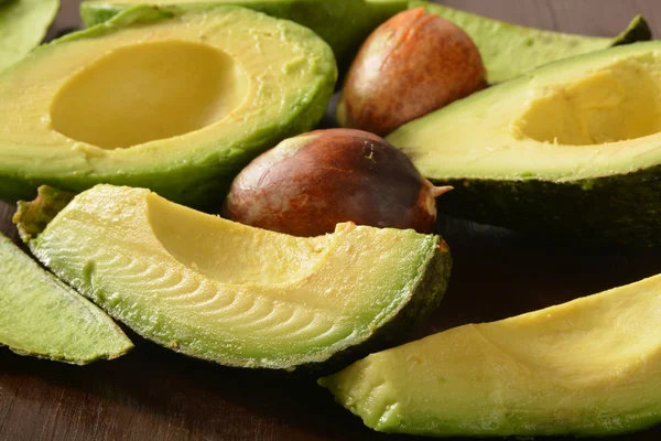 Frische reife Avocado — Stockfoto