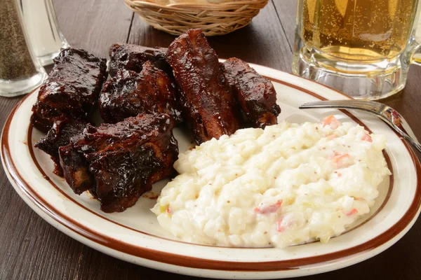 Barbecued ribs with coleslaw — Stok fotoğraf