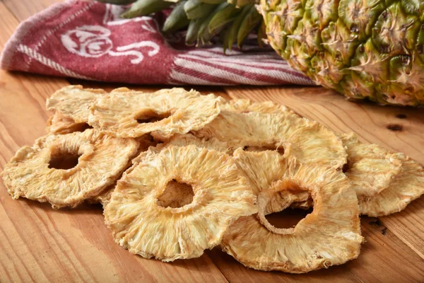 Fette di ananas essiccato — Foto Stock