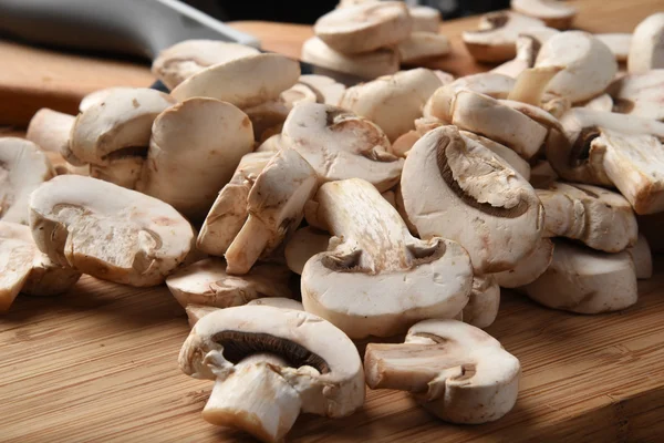 Свежие органические грибы — стоковое фото