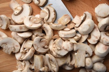 taze dilimlenmiş mantar