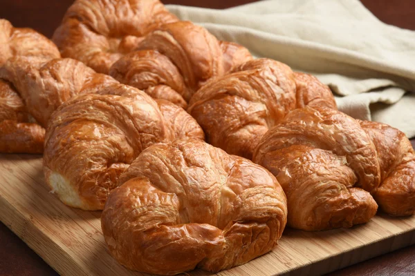 Croissants recién horneados —  Fotos de Stock