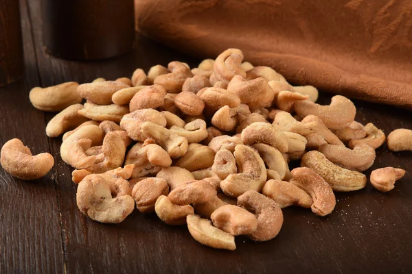 Fresh roasted cashews — Stock Photo, Image