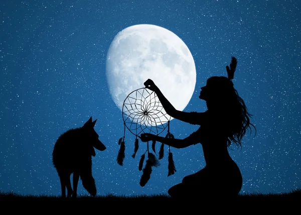 Mujer india con sueños círculo a la luz de la luna — Foto de Stock