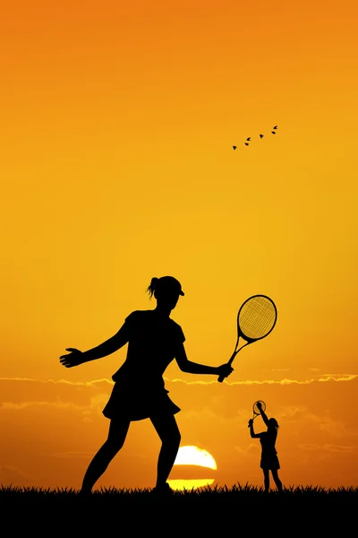 Chica jugando tenis al atardecer —  Fotos de Stock