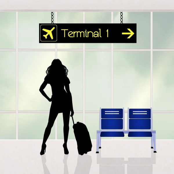 Женщина с чемоданом в аэропорту — стоковое фото