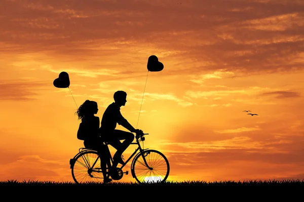 Amor ciclismo al atardecer — Foto de Stock