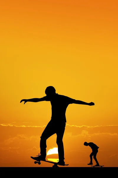 Skateboarder στο ηλιοβασίλεμα — Φωτογραφία Αρχείου