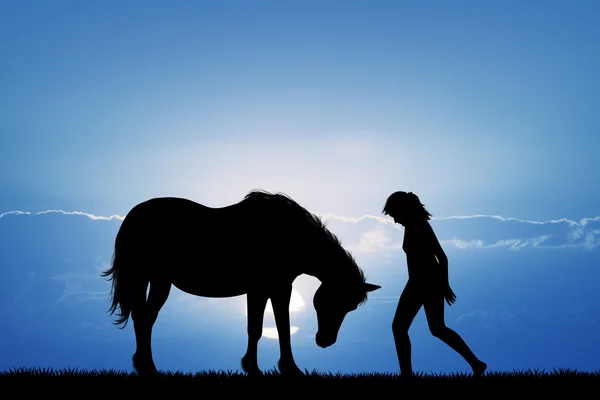 女孩和马在日落时 — 图库照片