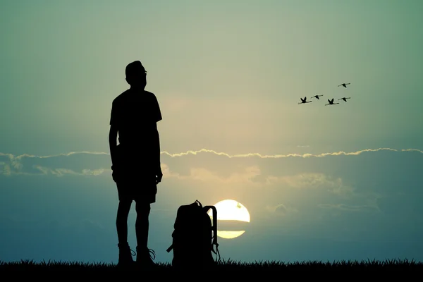 Hombre de trekking al atardecer — Foto de Stock