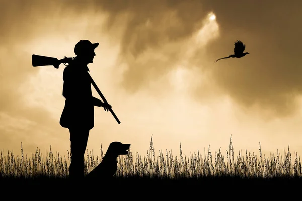 Jäger Mit Jagdhund Bei Sonnenuntergang — Stockfoto