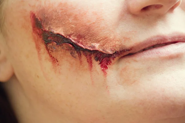 Snijden van horror make-up — Stockfoto